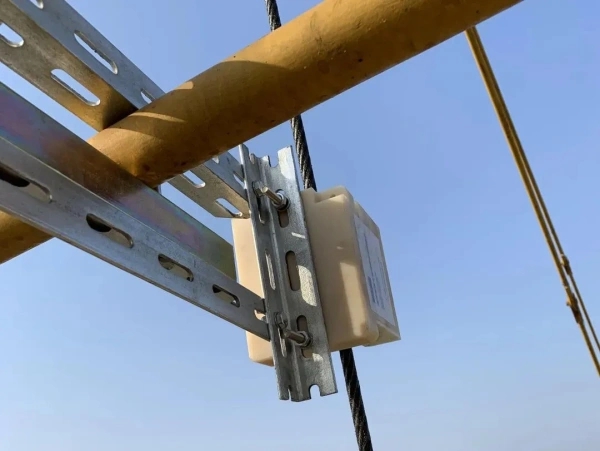 鋼絲繩斷裂造成85噸吊車(chē)被壓扁，引發(fā)安全思考